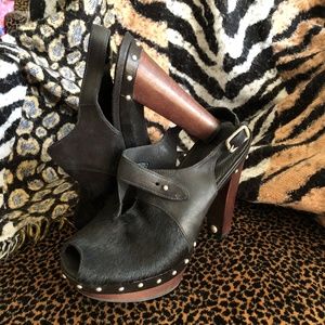 Ugg -Nicco Black Cowhide Heel